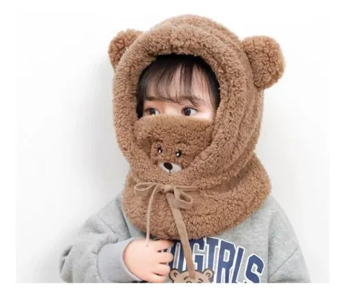 Capa infantil con diseño de oso.